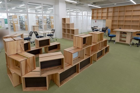 木箱ユニットで変わる学習書架｜東京学芸大学附属図書館